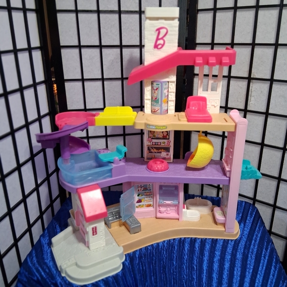 Little People Barbie Little Dreamhouse Toddler Playset with Figures - Picture 14 of 16